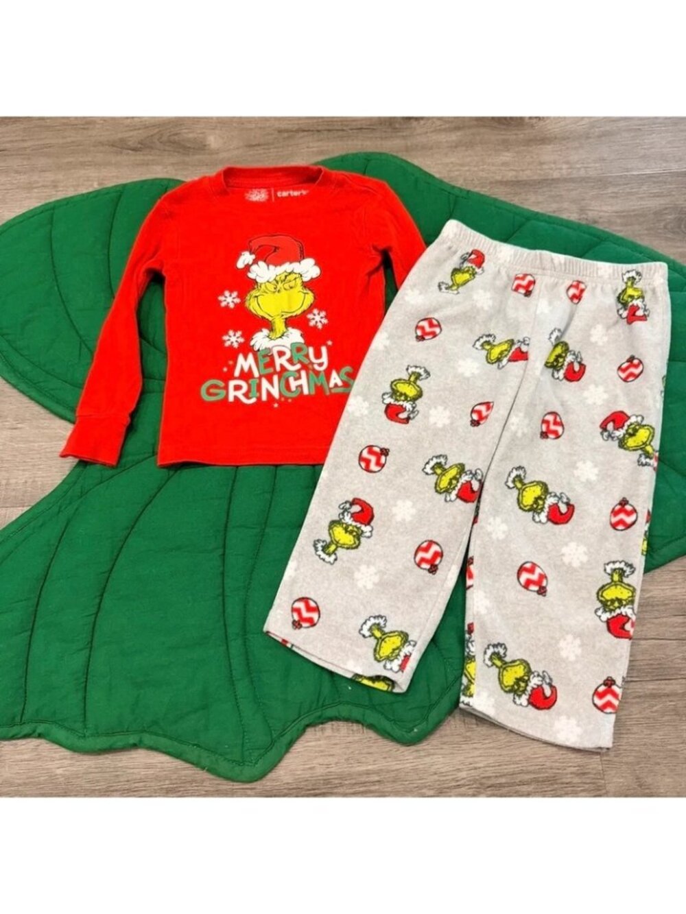 Carter’s The Grinch 2T Fleece Pajama Set